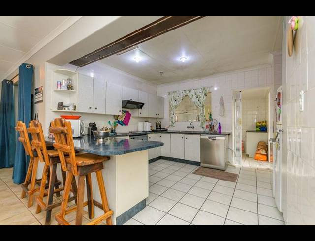 3 BEDROOM HOUSE FOR SALE IN ESTHER PARK